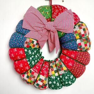Vintage Handmade Patchwork Holiday Christmas Wreath Quilted Puffy Cottage Retro